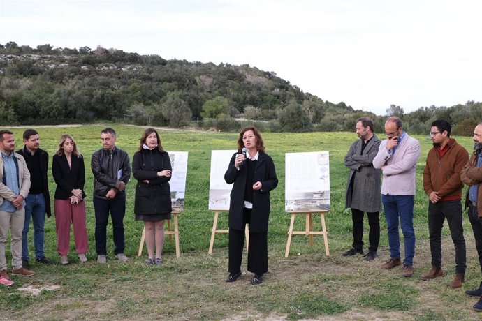 Archivo - La presidenta del Govern, Francina Armengol, en la presentación del nuevo hospital de atención intermedia de Felanitx