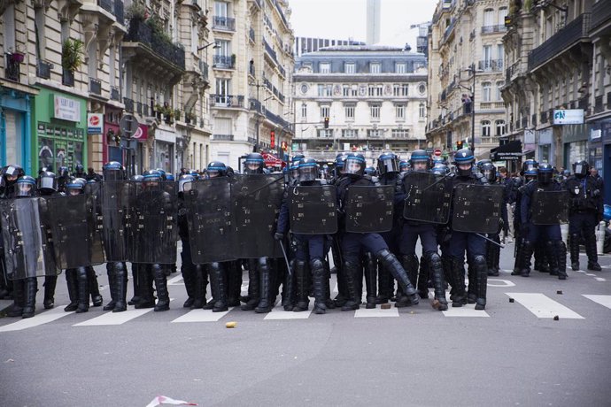 11 March 2023, France, Paris: French riot police stand guard during a rally as part of a statewide day of strikes and protests planned by unions over the proposed pension revision. Photo: Remon Haazen/ZUMA Press Wire/dpa