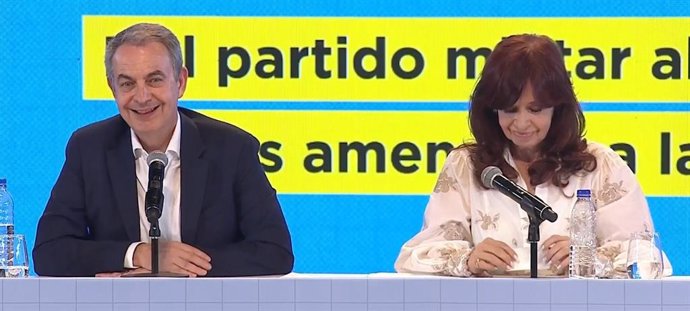 El expresidente español José Luis Rodríguez Zapatero con la vicepresidenta de Argentina, Cristina Fernández Kirchner
