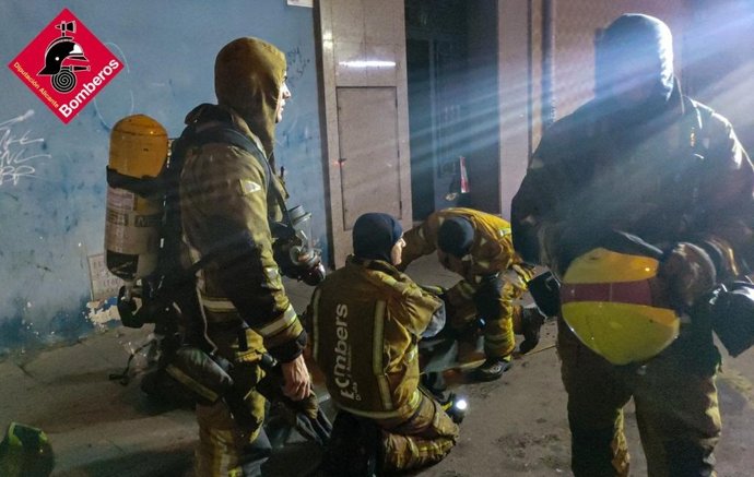 Bomberos sofocan un incendio en Torrevieja