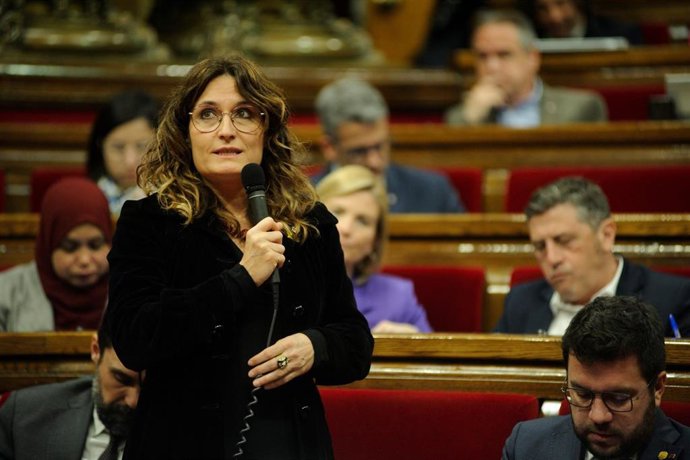 La consellera de Presidencia de la Generalitat, Laura Vilagr, en el pleno del Parlament.
