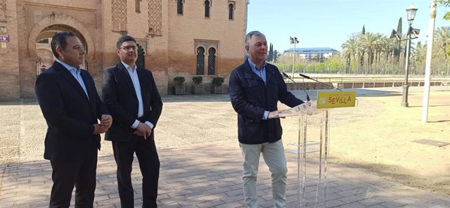 Pimentel con Sanz y Ricardo Sánchez