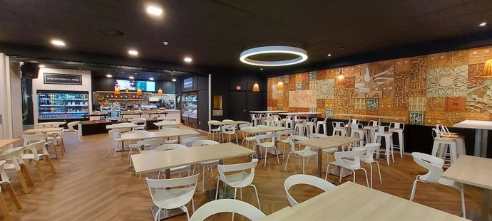 El aeropuerto Seve Ballesteros-Santander renueva su oferta de restauración con dos nuevos locales