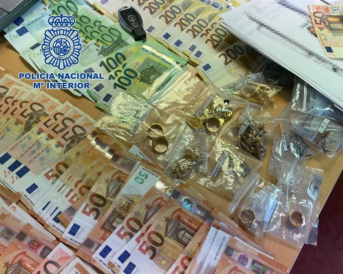 "La Policía Nacional Detiene A Un Varón Por Explotación Sexual En Dos Clubes Y Un Piso De Citas De Madrid" (Hay Imágenes)