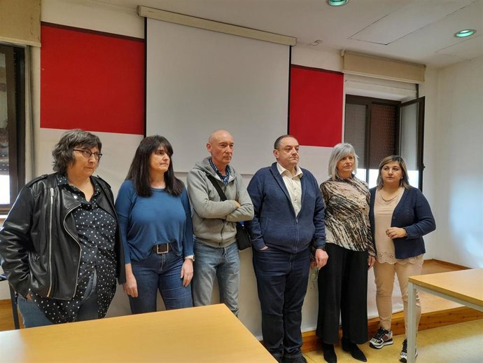 Imagen de los representantes de SAE, ELA y CCOO en la rueda de prensa en la que han anunciado movilizaciones en contra del acuerdo alcanzado con Salud