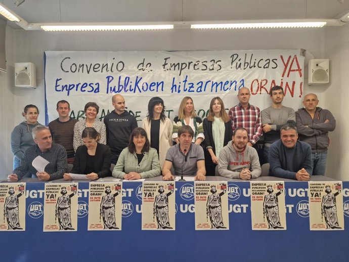 Representantes de los sindicatos de las empresas públicas.