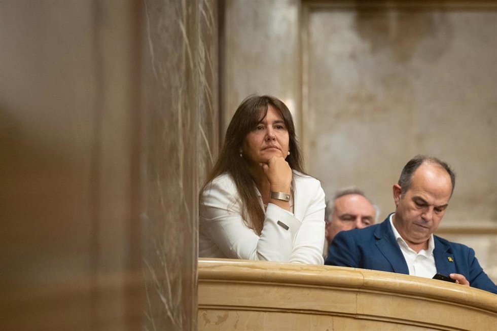 Archivo - La presidenta de Junts, Laura Borrs, y el secretario general de Junts, Jordi Turull, en el debate de política general anual, en el Parlament de Catalunya, a 27 de septiembre de 2022, en Barcelona, Cataluña (España).