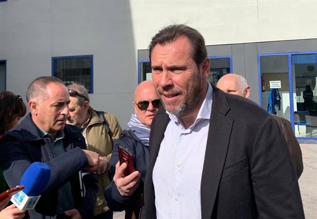 El alcalde de Valladolid, Óscar Puente, atiende a los medios de comunicación.