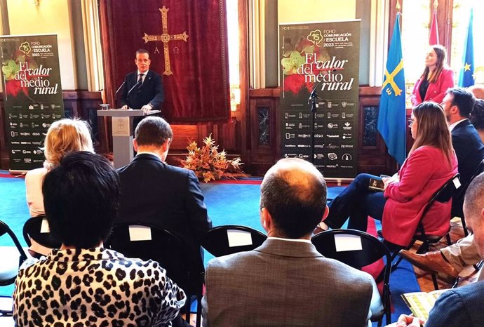 El presidente de la Junta General Principado, Marcelino Marcos Líndez, en la presentación del 15 Foro Comunicación y Escuela