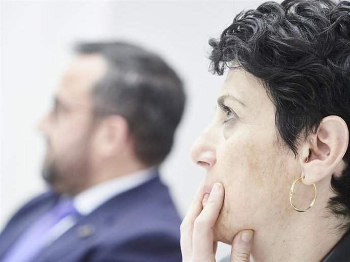 El vicepresidente de Navarra, Javier Remírez, y la consejera de Economía y Hacienda del Gobierno Navarro, Elma Saiz.