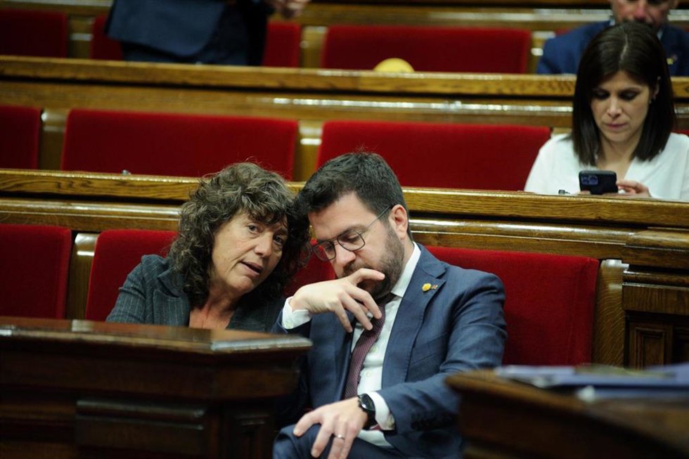 La consellera Teresa Jord junto al presidente Pere Aragons,a  22 de marzo de 2023.
