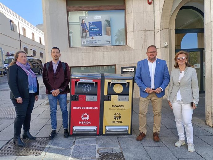 Presentación de las nuevas papeleras inteligentes este miércoles en la Plaza de España