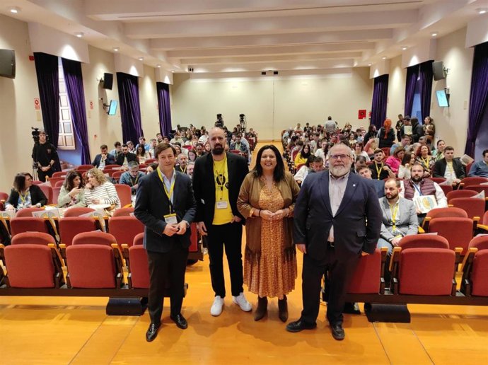 Autoridades en la inauguración de las III Jornadas 'Piensa en amarillo. Exprime tu negocio'.