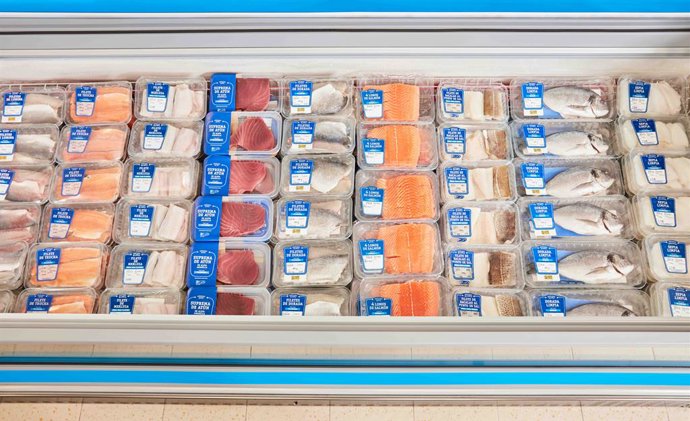 Bandejas de pescado en un supermecado de la cadena Lidl