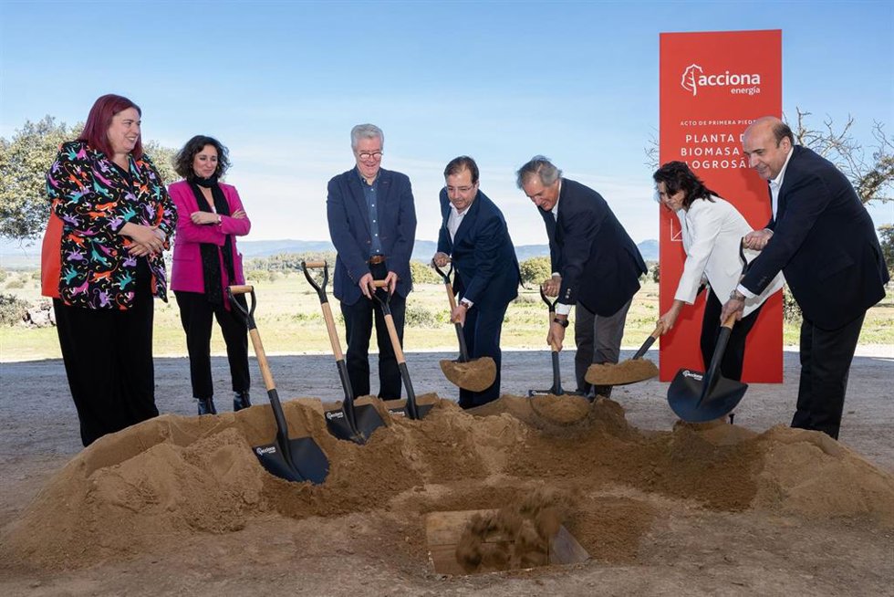 Primera piedra de la planta de Acciona en Logrosán