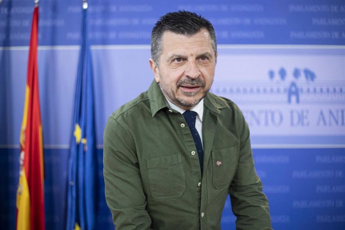El portavoz del grupo parlamentario PP-A, Toni Martín, durante la ronda de ruedas de prensa de portavoces de los grupos parlamentario. A 22 de marzo de 2023, en Sevilla, (Andalucía, España). Ronda de ruedas de prensa de representantes de los grupos parl