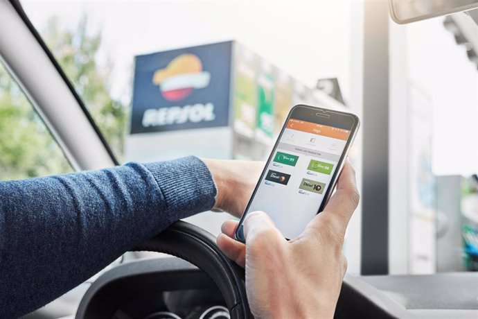 Archivo - Repsol mantendrá los descuentos en combustibles a los clientes de sus productos energéticos a partir de abril.