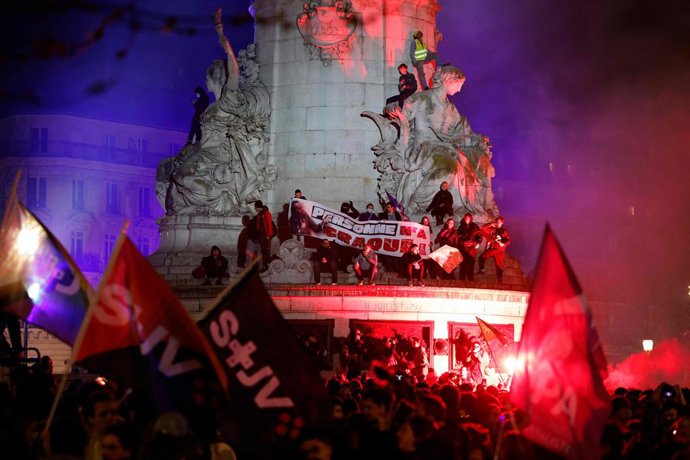 21 March 2023, France, Paris: Protesters occupy the Place de la Republique during a demonstration after the government passed a controversial pension reform. Photo: Ludovic Marin/AFP/dpa