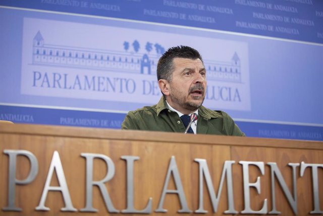 El portavoz del grupo parlamentario PP-A, Toni Martín, durante la ronda de ruedas de prensa de portavoces de los grupos parlamentario. A 22 de marzo de 2023, en Sevilla, (Andalucía, España). Ronda de ruedas de prensa de representantes de los grupos parlam