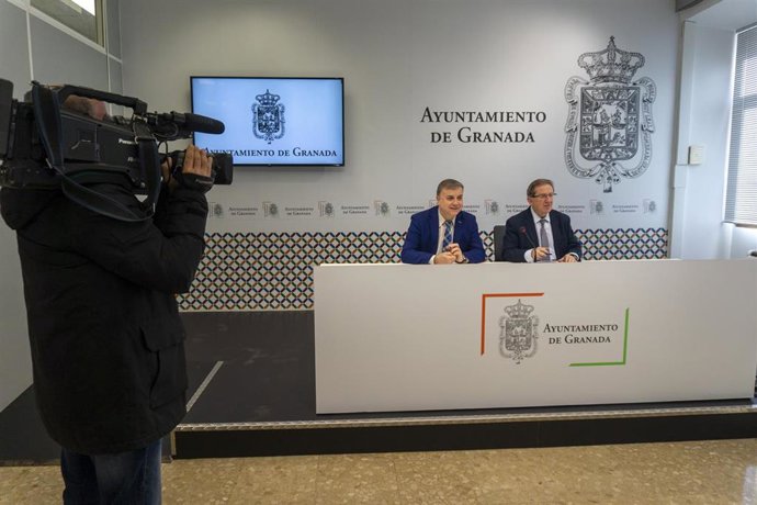 Francisco Fuentes y Luis González, del PP, en rueda de prensa
