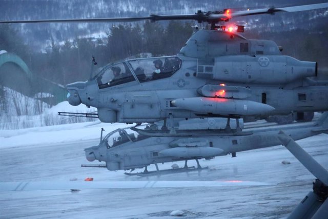 Archivo - Helicópteros de combate AH-1Z Viper del Ejército de Estados Unidos durante unas maniobras en Noruega.