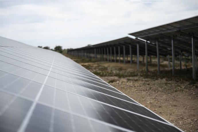Archivo - Placas solares.