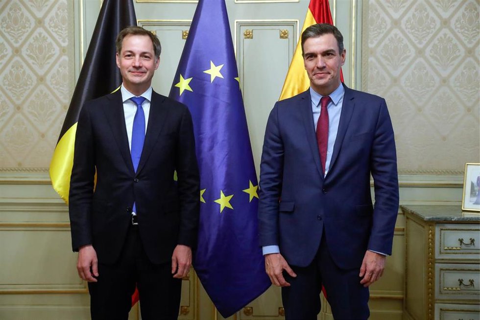 Archivo - El primer ministro de Bélgica, Alexander de Croo, y el presidente del Gobierno, Pedro Sánchez