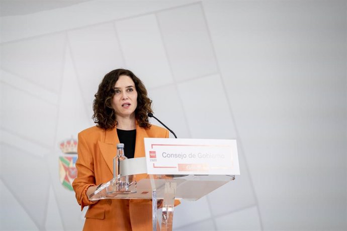 La presidenta de la Comunidad de Madrid, Isabel Díaz Ayuso, comparece en rueda de prensa tras la reunión extraordinaria del Consejo de Gobierno, en el Centro de Recursos Juveniles de Griñón, a 22 de marzo de 2023