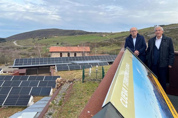 Turismo del Nansa instala 200 paneles de energía solar fotovoltaica en El Soplao.