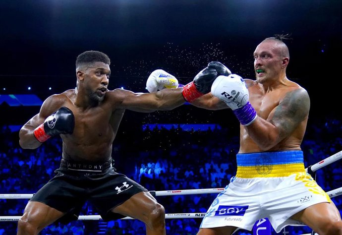 Archivo - Oleksandr Usyk durante su pelea ante Anthony Joshua por el titulo mundial del peso pesado de la WBA