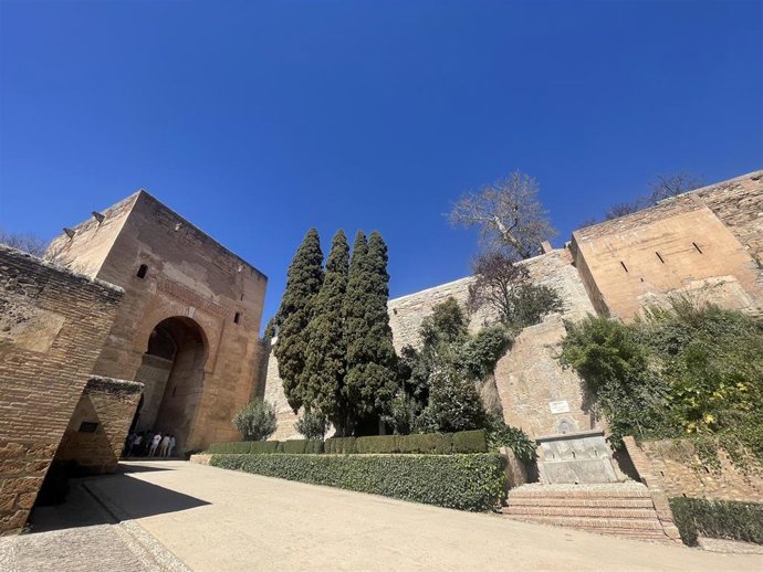 Finaliza la rehabilitación de la muralla entre la Puerta de la Justicia y la Torre de Barba de la Alhambra.