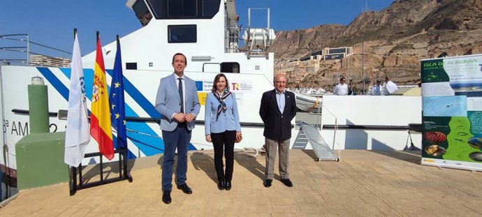 La secretaria general de Pesca visita el buque Arborame.