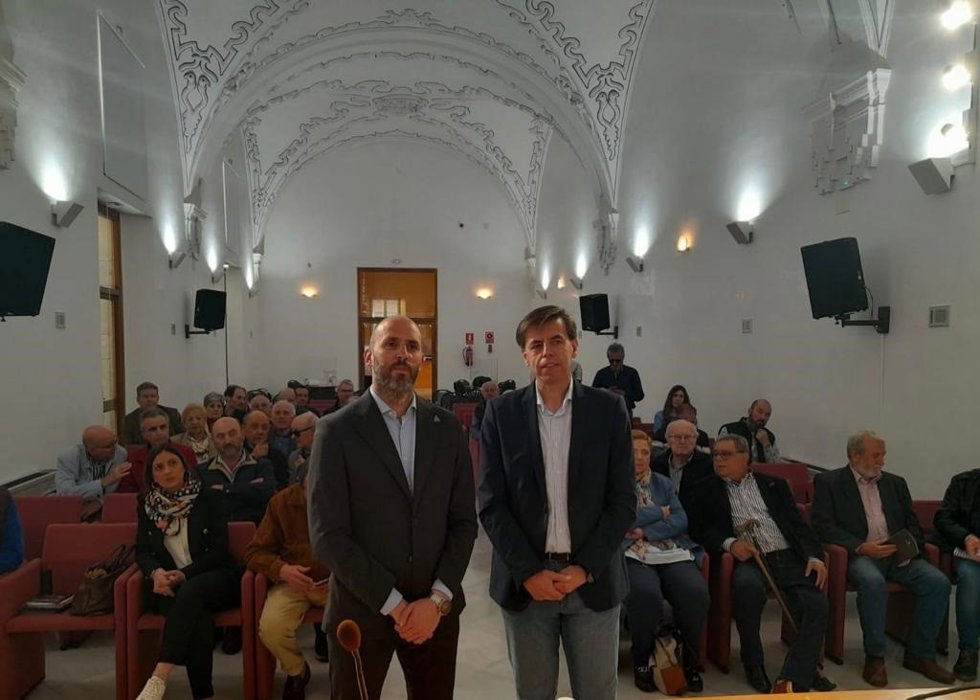 Eduardo Lucena y Cristóbal Ortega, en la reunión con las peñas flamencas de Córdoba.