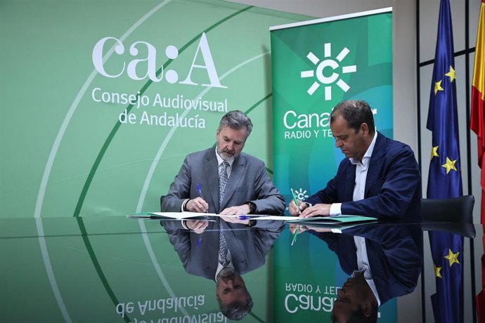 Firma del convenio de colaboración entre el CAA y la RTVA.