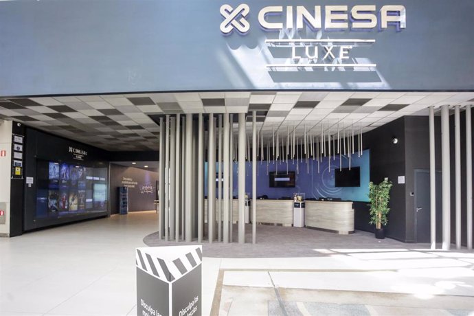 Archivo - Instalaciones del cine Cinesa LUXE Xanadú, situado en la localidad madrileña de Arroyomolinos, el día de la reapertura de sus puertas, tras el parón provocado por el coronavirus. 