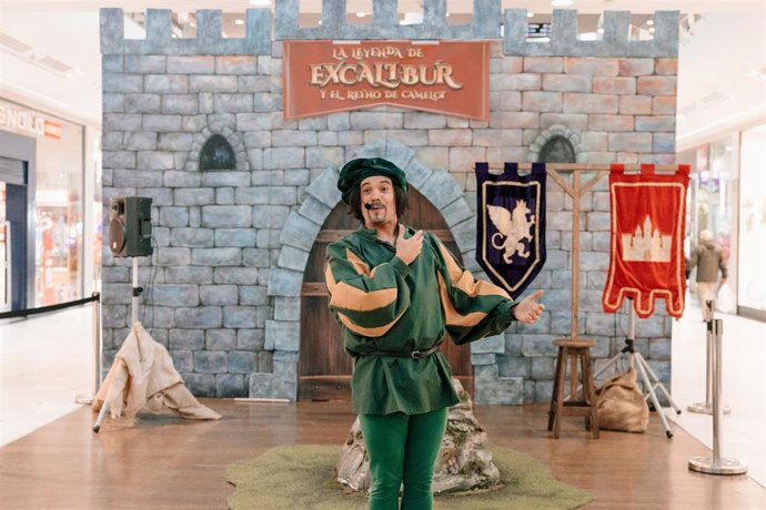 El centro comercial Bahía Sur se convertirá por unos días en el Reino de Camelot, aprovechando sus espacios para ofrecer espectáculos, pasacalles, historias y casetas con juegos interactivos que siguen la temática medieval.