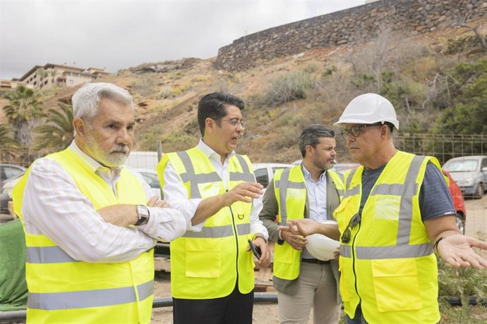 El presidente del Cabildo de Tenerife, Pedro Martín y el alcalde de Adeje, José Miguel Rodríguez Fraga, han visitado las obras para conocer el estado de la actuación que ha contado con una inversión de 1.983.413 euros