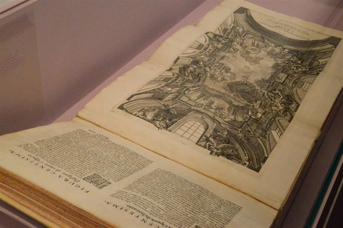 Uno de los libros históricos de la exposición
