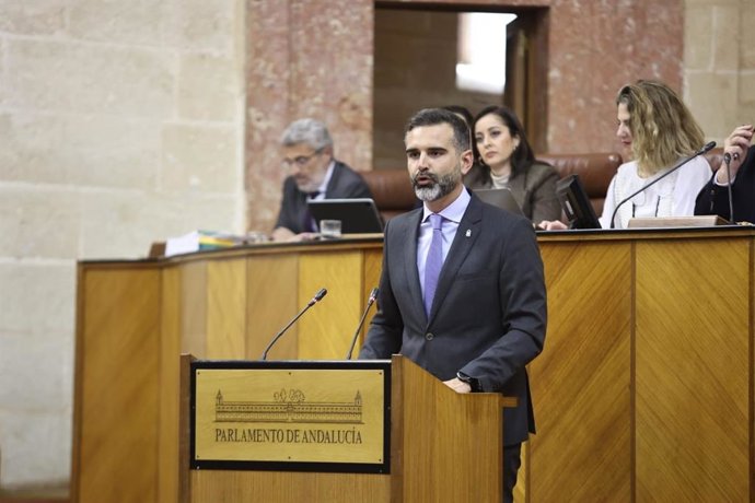 El consejero de Sostenibilidad, Medio Ambiente y Economía Azul, Ramón Fernández-Pacheco, este miércoles en el Pleno durante su turno de agradecimiento por la aprobación de la Ley.
