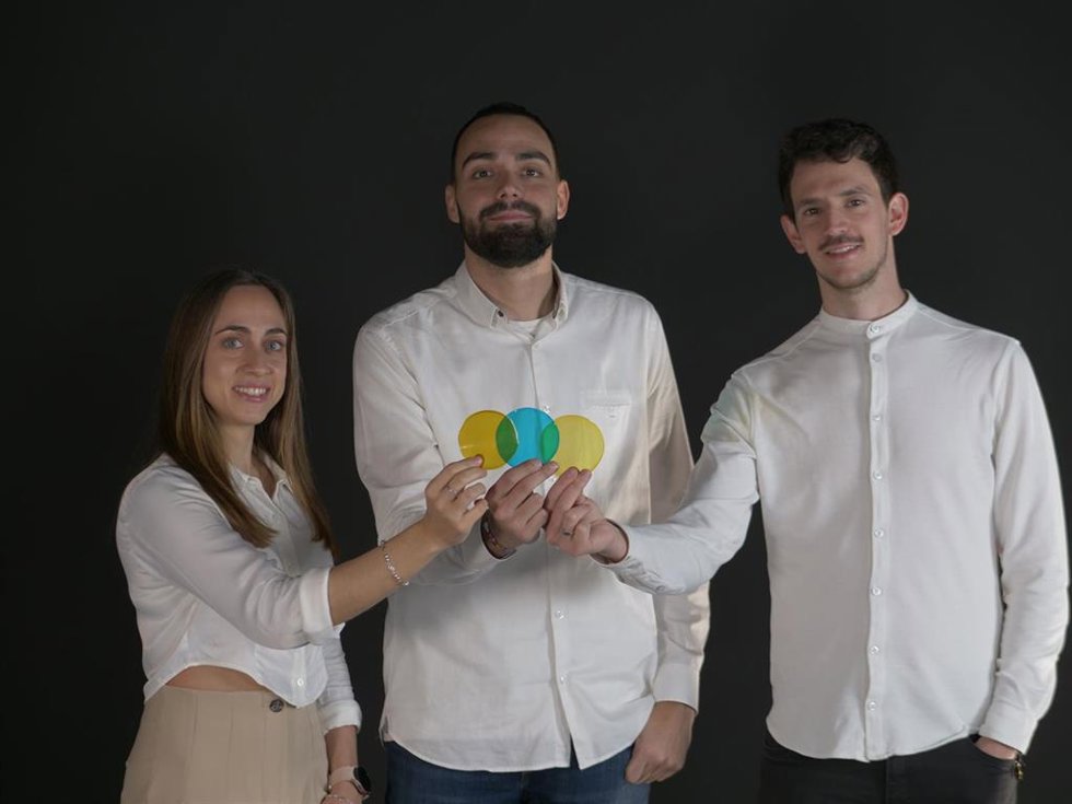 Pilar Granado, Luis Chimeno y Pablo Sosa de la start-up 'Oscillum' que ha creado una etiqueta inteligente capaz de detectar el estado de descomposición de los alimentos.
