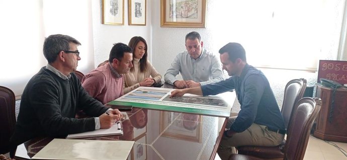 La delegada de Fomento mantiene una reunión en relación al proyecto para la A-334 a su paso por Tíjola (Almería).