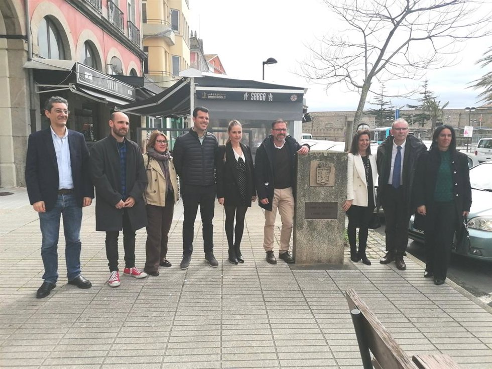 Representantes de los seis municipios beneficiaros de las ayudas.