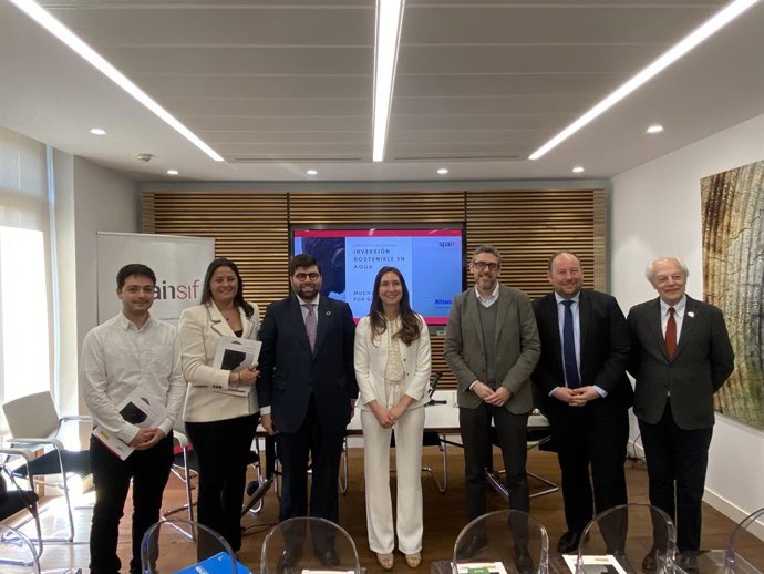 Participantes del encuentro ISR Inversión sostenible en agua, organizado por Spainsif en el Allianz Global Investors, en el Día Mundial del Agua