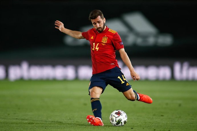Archivo - El lateral izquierdo del Valencia y la selección española José Luis Gay, en un partido de la Liga de Naciones ante Suiza. 