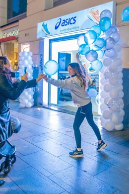 Los globos inundaron la Gran Vía madrileña durante la campaña.