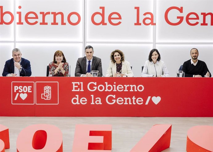 Archivo - (I-D) El secretario de Organización federal, Santos Cerdán; la presidenta del PSOE, Cristina Narbona; el secretario general del PSOE y presidente del Gobierno, Pedro Sánchez; la ministra de Hacienda y Función Pública, María Jesús Montero.