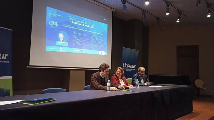 Momento de la jornada 'Oportunidades empresariales en el entorno del Mar Menor', organiza por Ucomur en San Javier (Murcia)