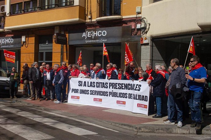 Pensionistas de CCOO Aragón reclama la posibilidad de pedir cita acudiendo presencialmente a las oficinas del INSS.