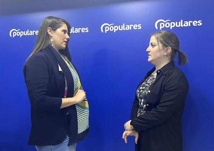 Estefanía Cortés con Araceli Cabello.