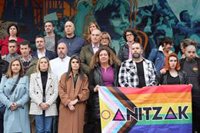 Melgosa asiste a la concentración para condenar la agresión sexual a un hombre en Barakaldo